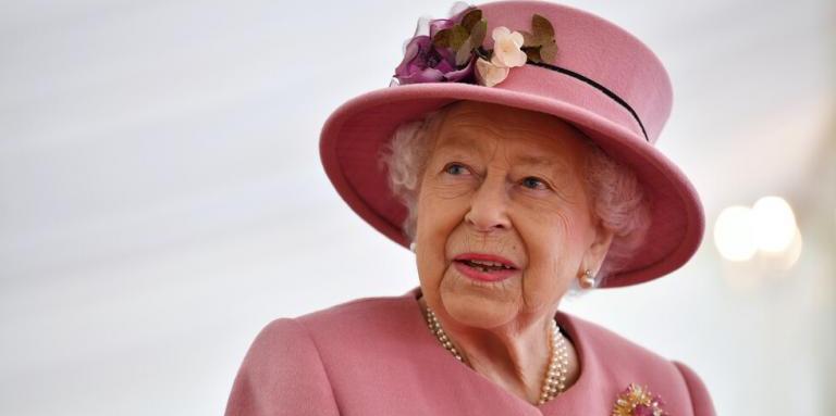Великобритания се прости с любимата си кралица